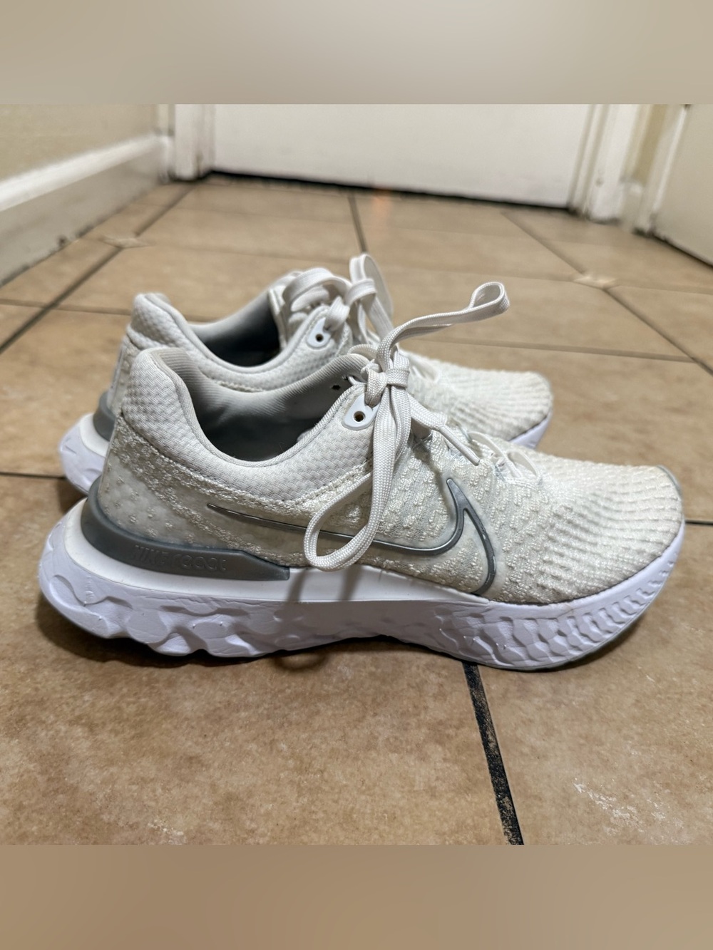 Nike Women's React Infinity Run Flyknit 3 White Metallic Silver'